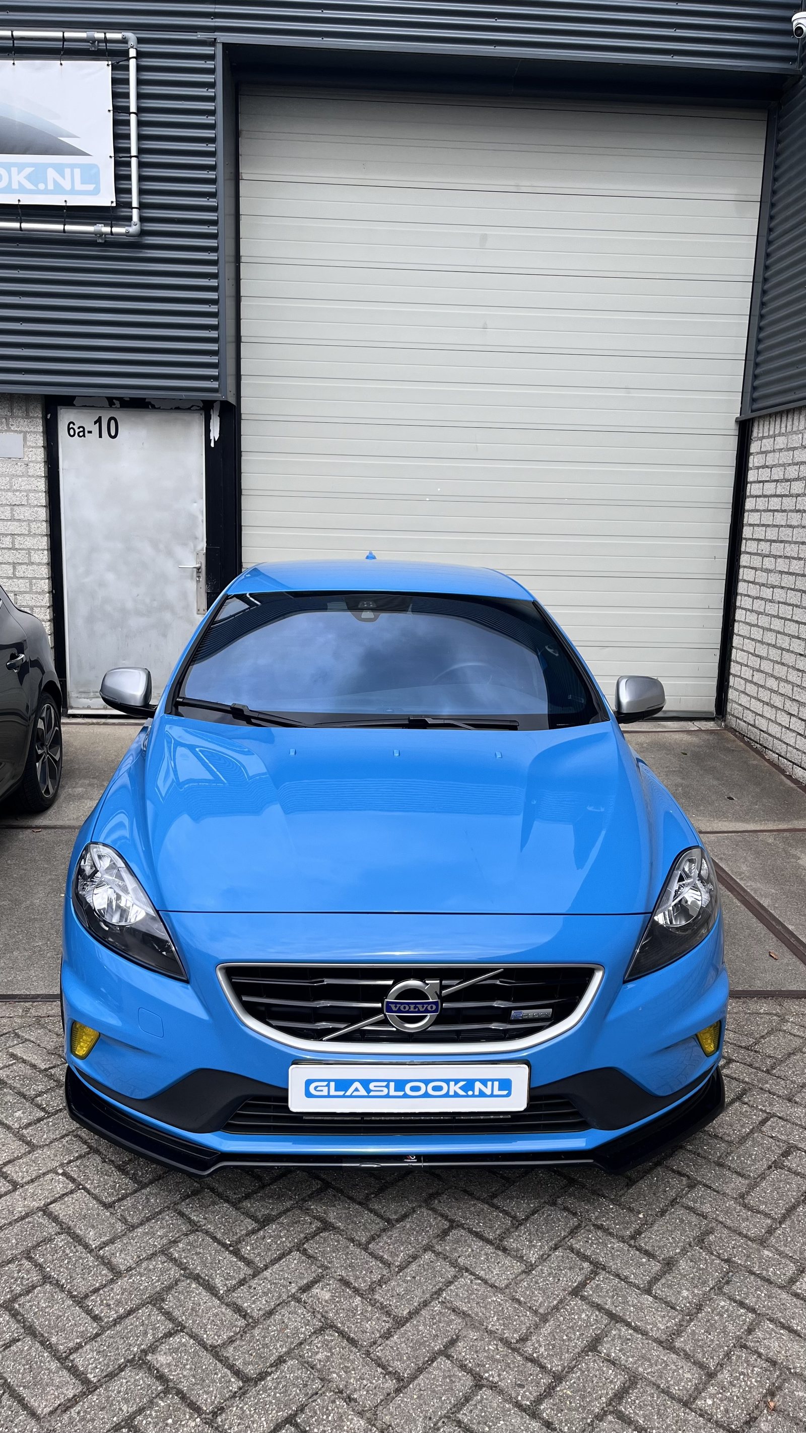 Blauwe Volvo met chameleonfolie